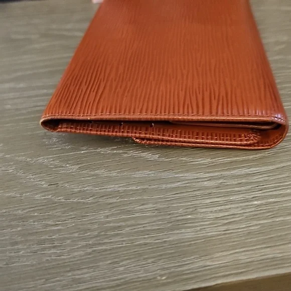 Louis Vuitton VINTAGE SALE Brown Epi Trifold Wallet - Picture 7 of 10